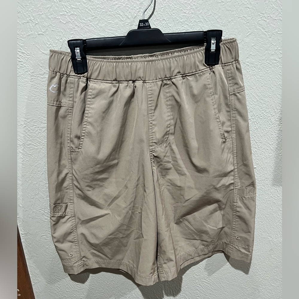 Magellan Outdoors Men's Light Tan Cargo Shorts Water Repellent Fish Gear Size S